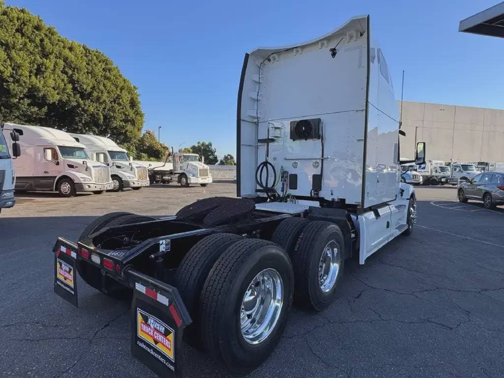 2022 Peterbilt 579 image 4