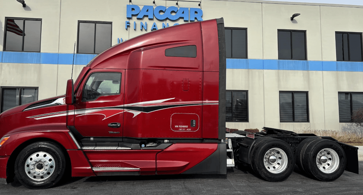 2023 Kenworth T680 image 3