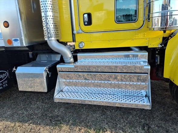 2026 Kenworth W900 image 3