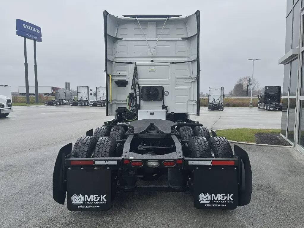 2022 Volvo VNL image 3