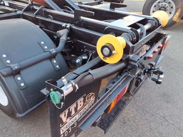 2024 Isuzu NRR image 9