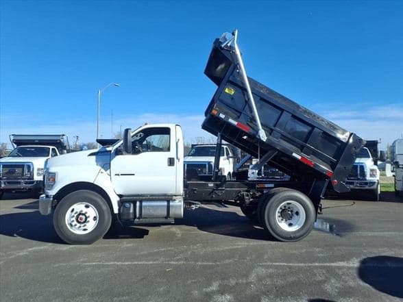 2027 Ford F750 XL SD image 3