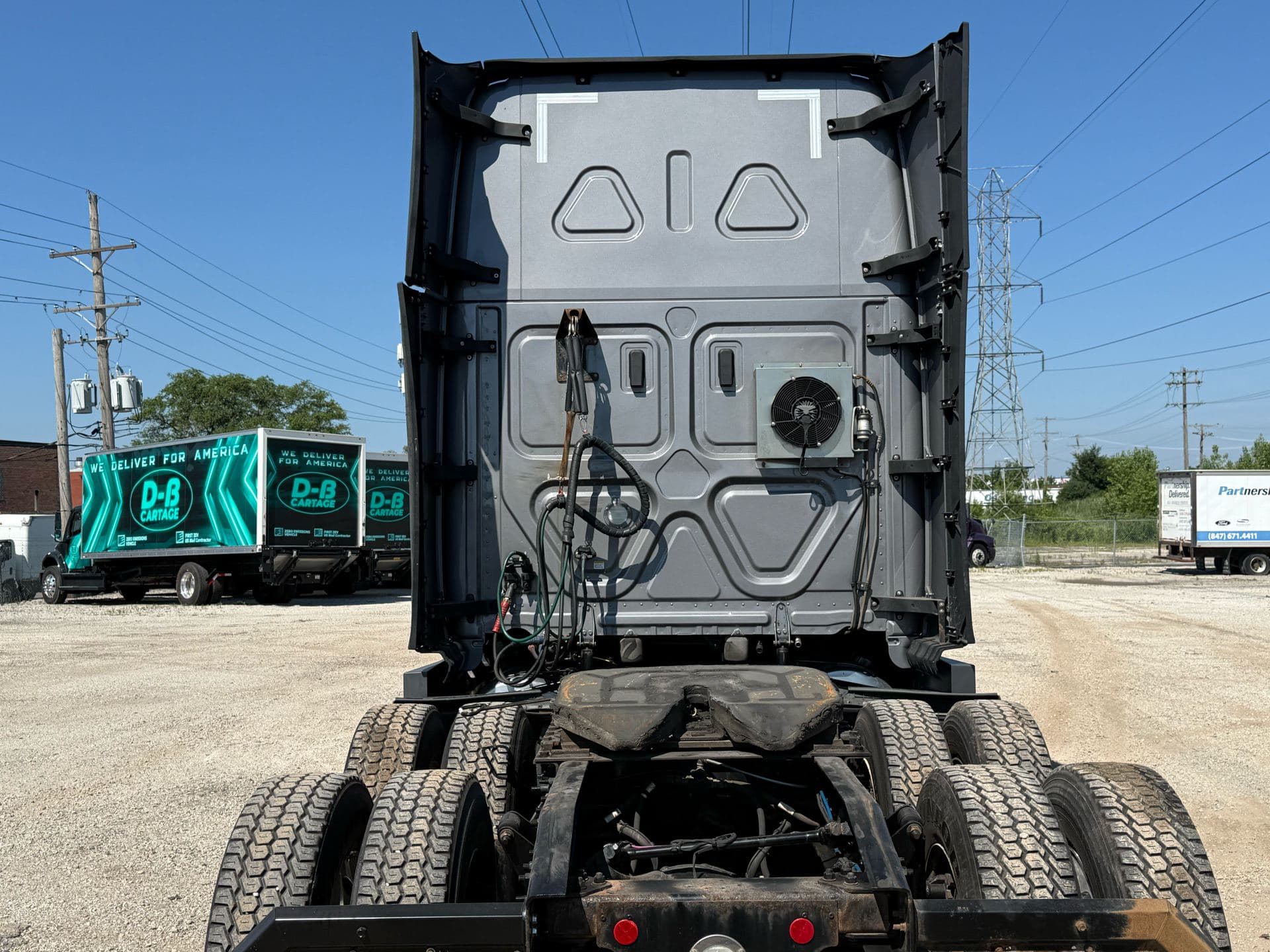2022 Freightliner - 469k - 11,600 Hours! image 10