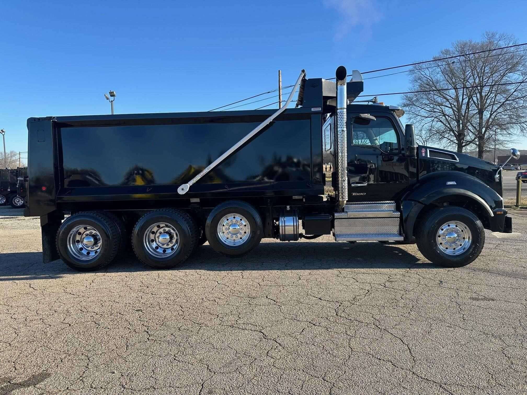 2023 Kenworth T880 image 6
