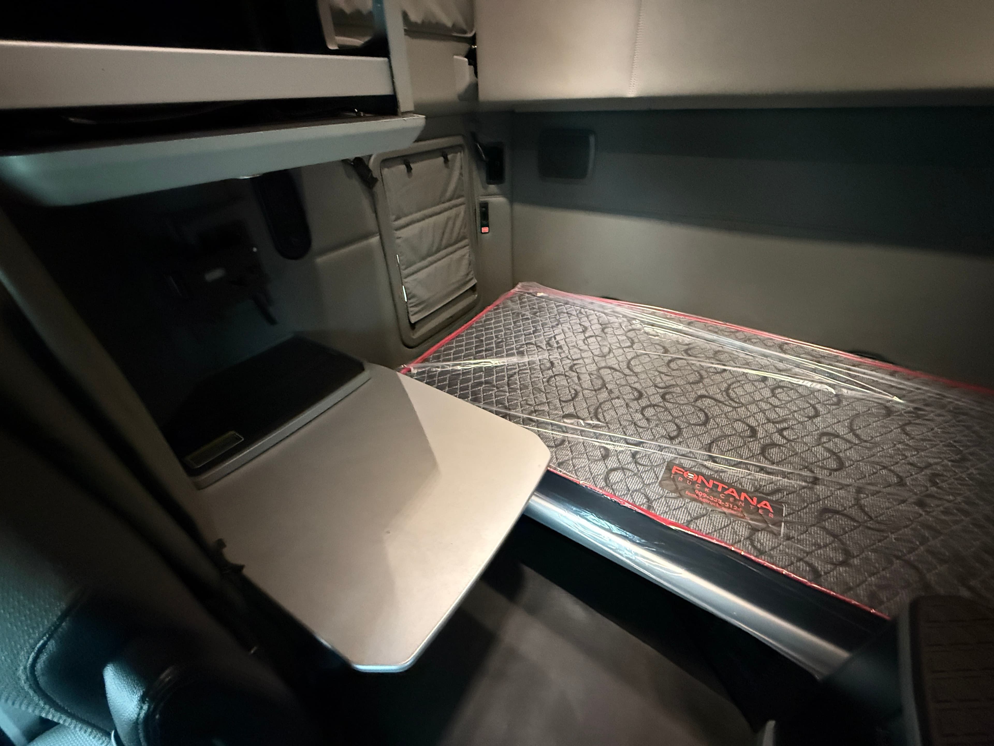 2021 Kenworth T680 image 25