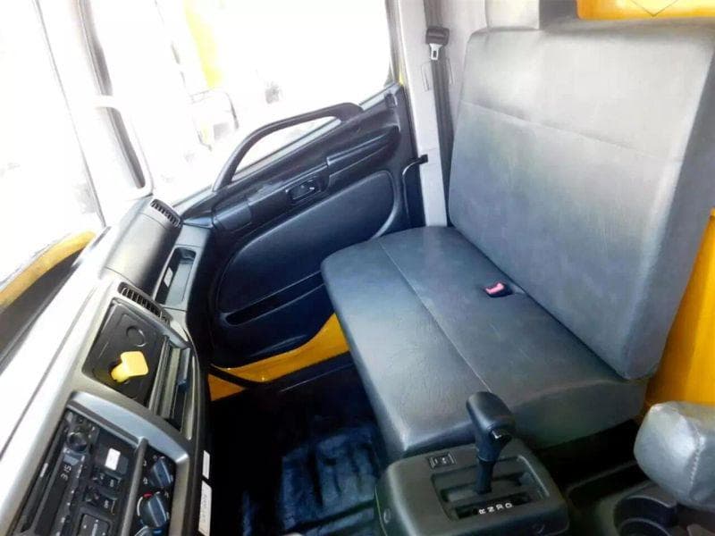 2018 Hino 338 image 29