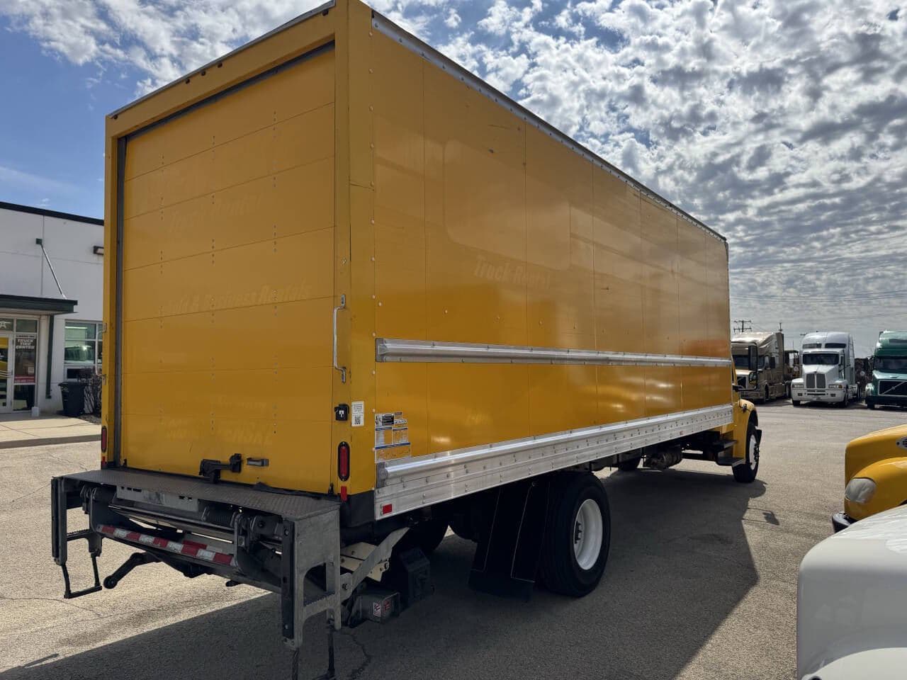 2019 Freightliner M2 106 image 6