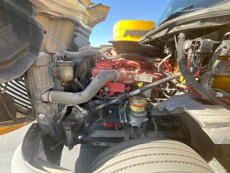 2022 International LT625 image 11