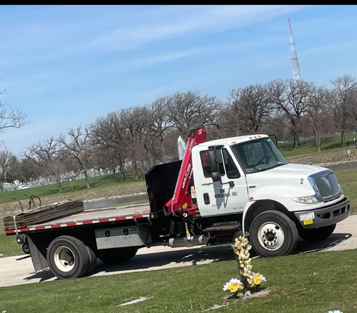 2014 International 4300 Knuckleboom Mounted Crane image 1