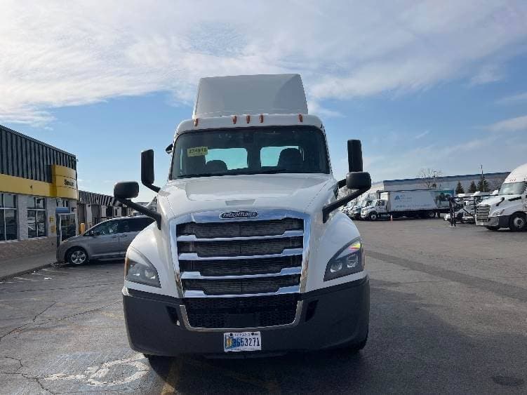2019 Freightliner Cascadia image 2