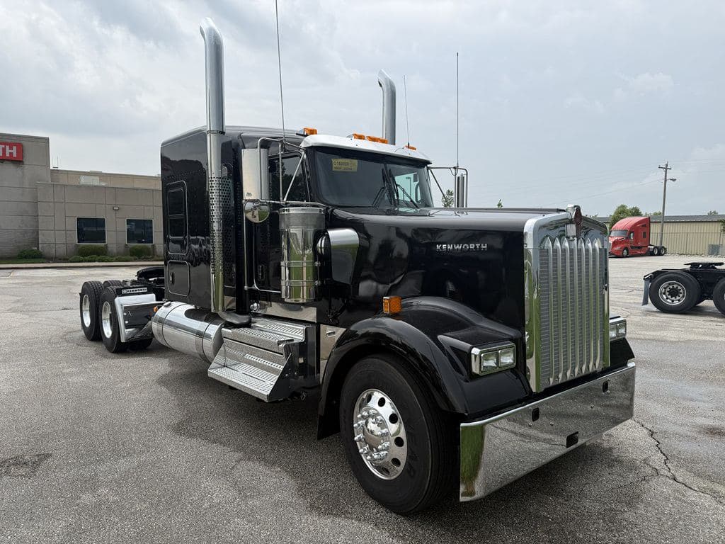New 2027 KENWORTH W900L image 1