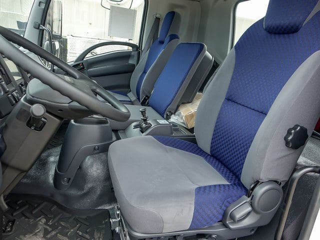 2024 Chevrolet 7500 XD LCF Diesel Work Truck UNDER CDL 26'x102"x97" Box Truck image 10