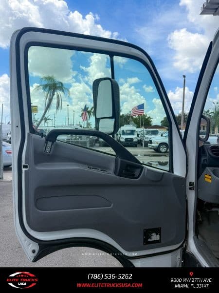 2018 Hino 195 image 10