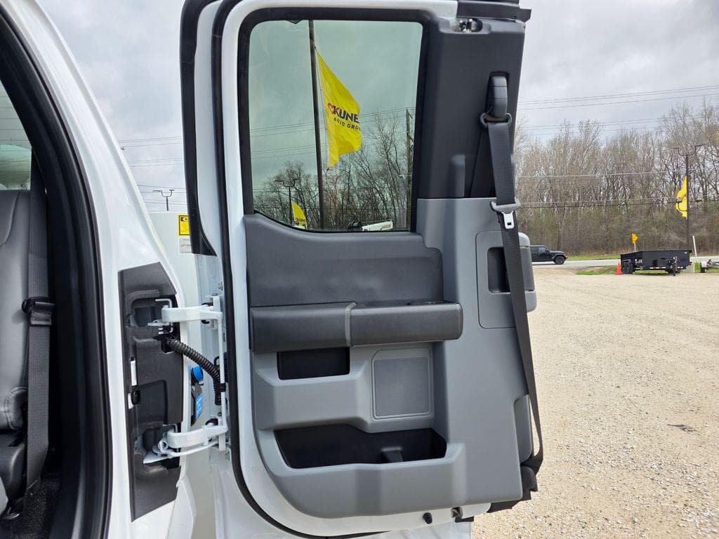 2026 Ford F-550SD XL Service Utility Body image 32