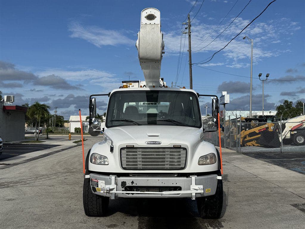 2018 Freightliner M2-106 image 2