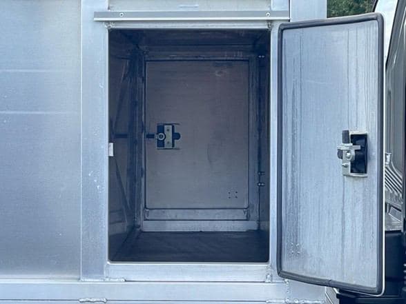 2024 Isuzu NRR image 9