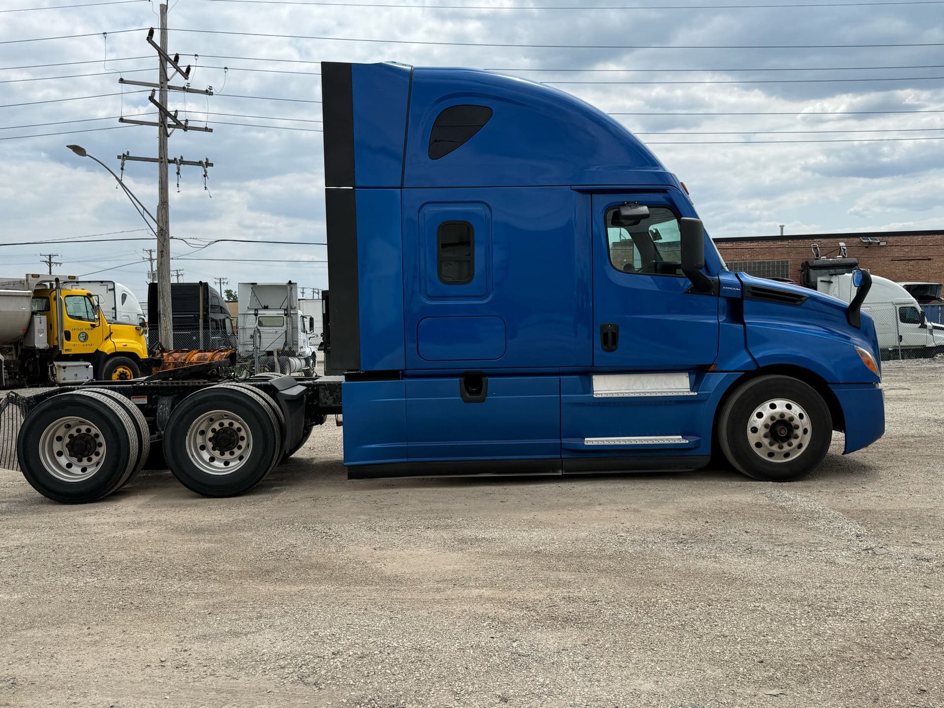 2022 Freightliner - 419k - 18k Hours - 455 HP image 10