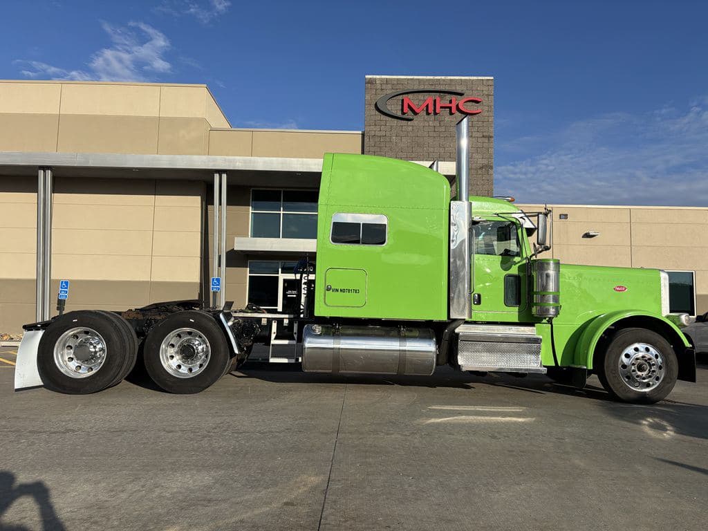 Used 2022 PETERBILT 389 image 23