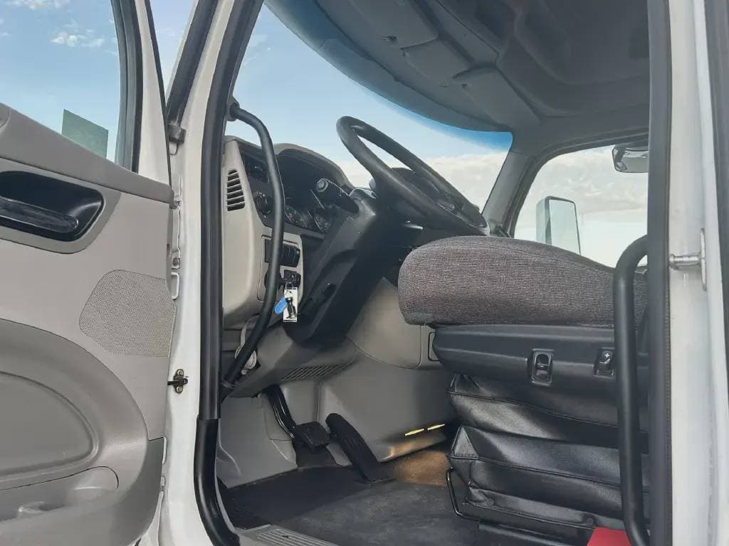 2022 Peterbilt 579 image 6