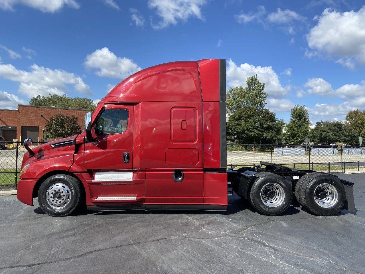 2020 FREIGHTLINER Cascadia CA126 Tandem Axle Sleeper image 11