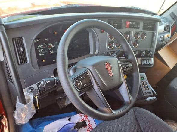 2026 Kenworth T880 image 8