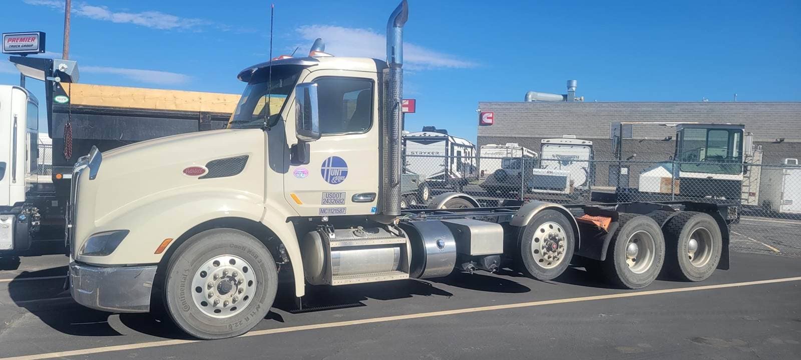 2020 Peterbilt 579 image 1
