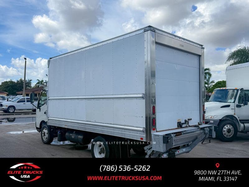 2018 Hino 195 image 3