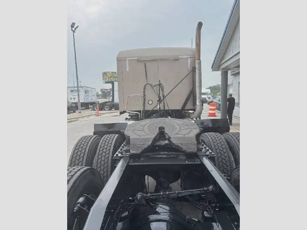 Used 2020 MACK Conventional - Sleeper Truck image 10