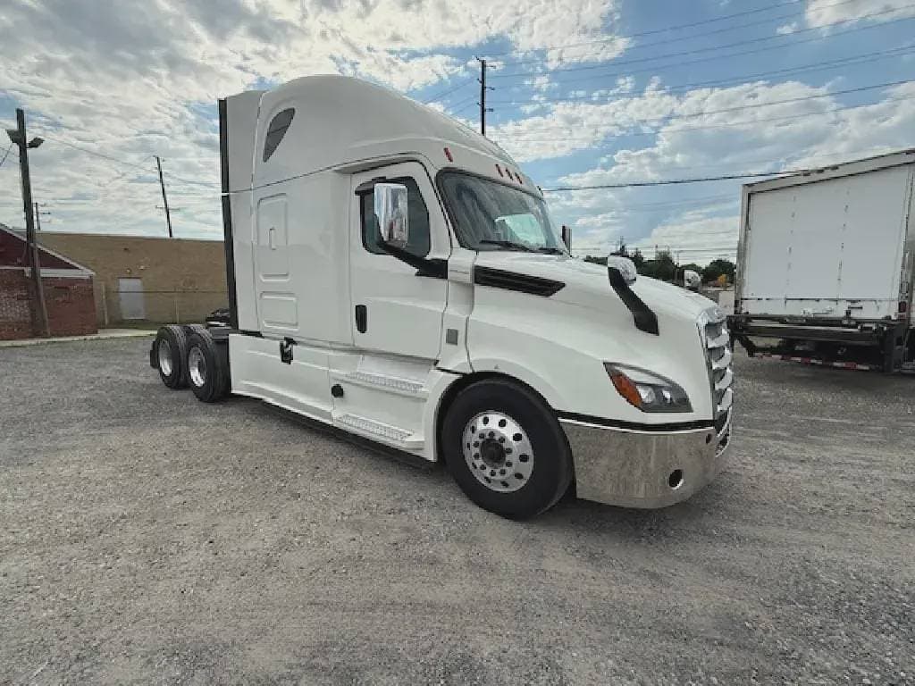 Used 2020 FREIGHTLINER Conventional - Sleeper Truck image 3