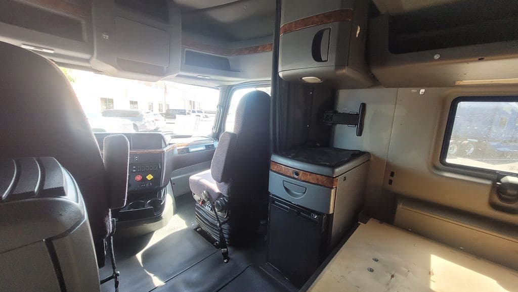 Used 2021 INTERNATIONAL LT625 image 23