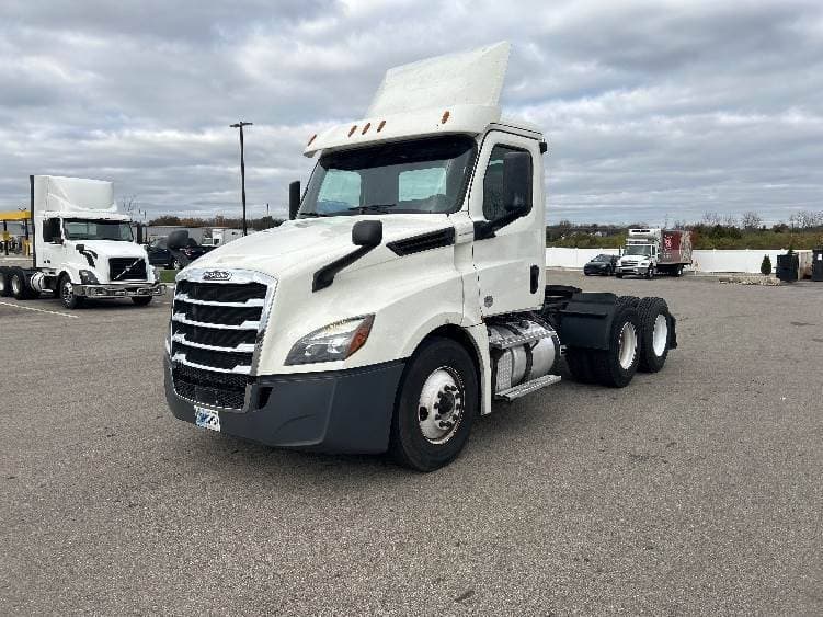 2018 Freightliner Cascadia image 2