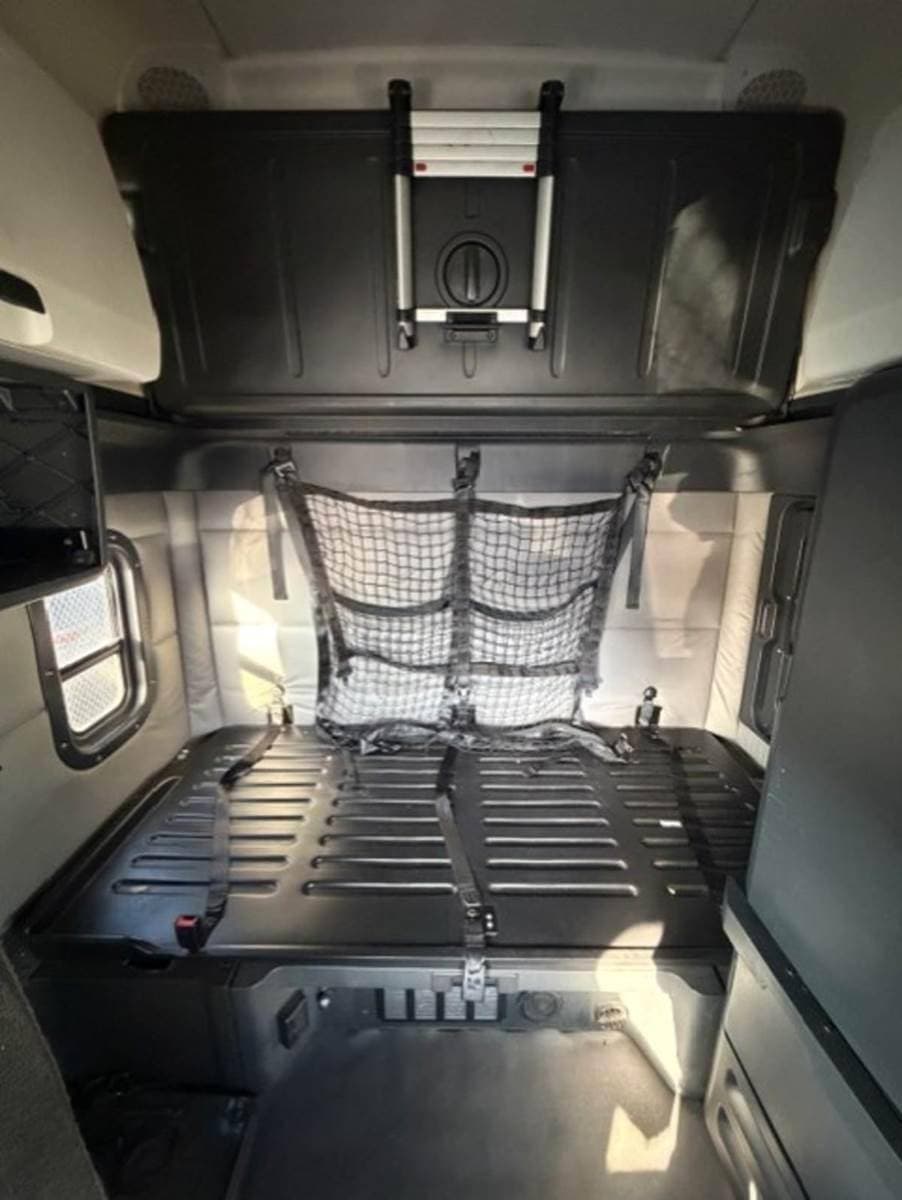 2020 Freightliner Cascadia 126 Sleeper Semi Truck - 72" Condo Sleeper, 505HP, 12 Speed Automatic image 7