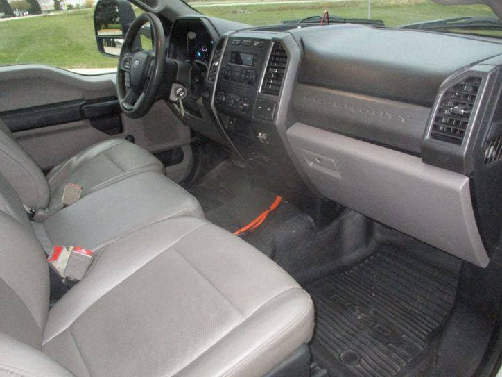 2017 Ford F-550 BUCKET TRUCK 92K MILES image 13