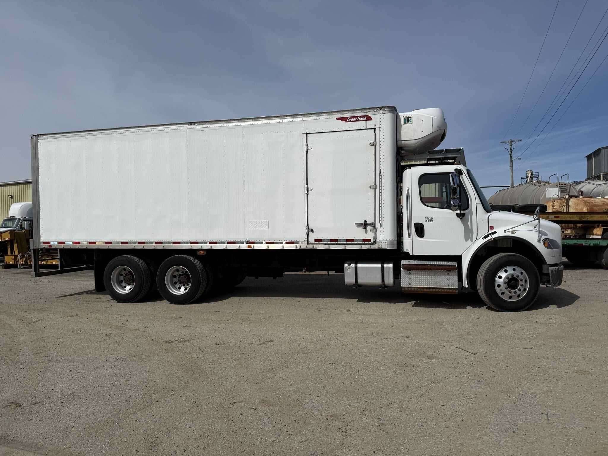 2019 Freightliner M2 image 9