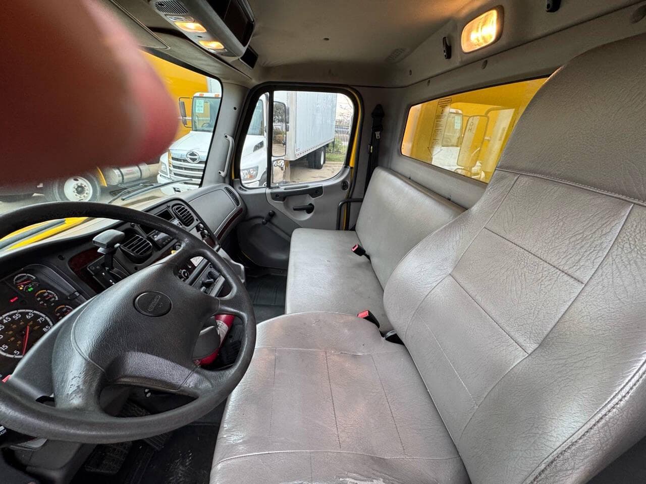 2018 Freightliner M2 106 image 15