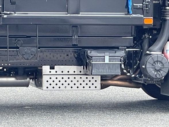 2024 Isuzu NPR HD image 15