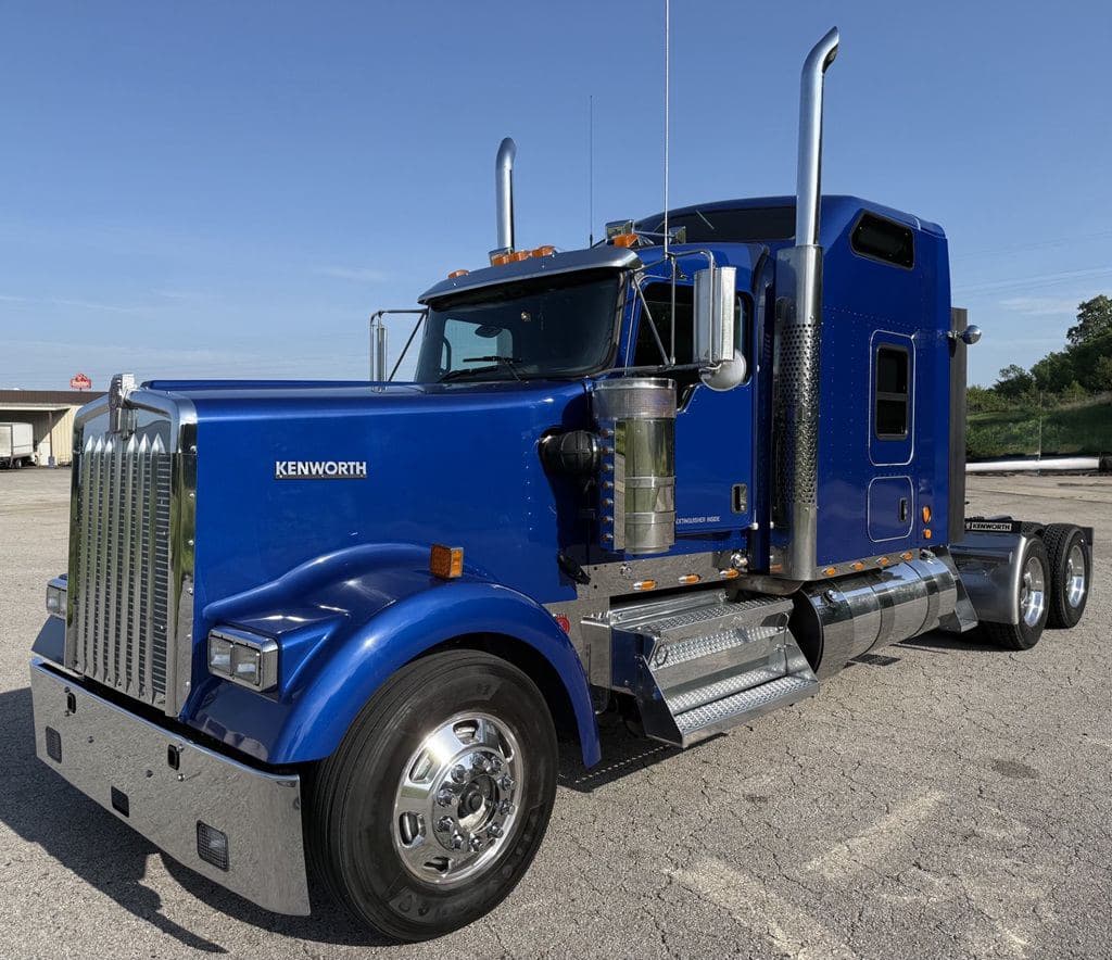 Used 2023 KENWORTH W900L image 3