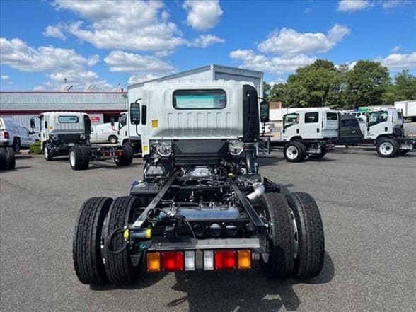 2024 Isuzu NRR image 5