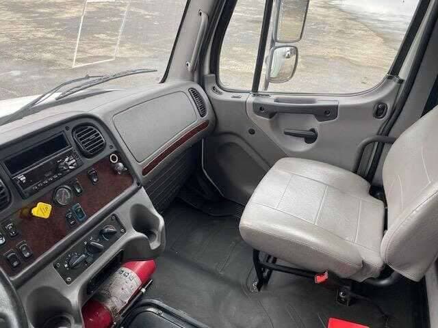 2020 Freightliner M2 image 10