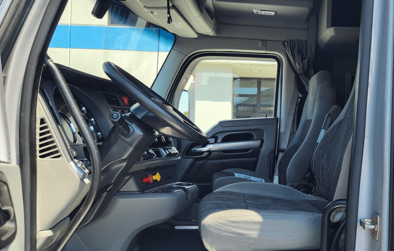 2020 Kenworth T680 image 8