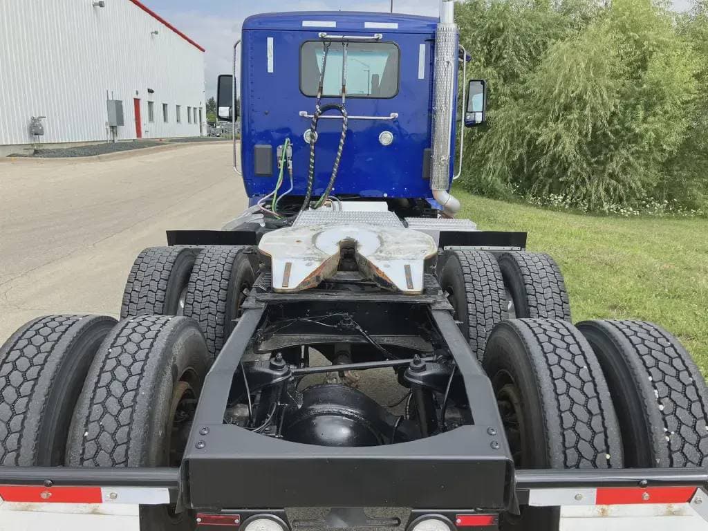 2022 Peterbilt 579 image 3