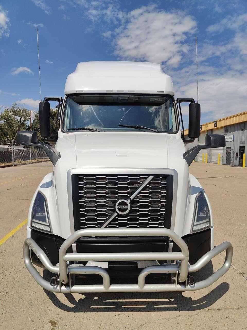 2022 Volvo VNL image 5