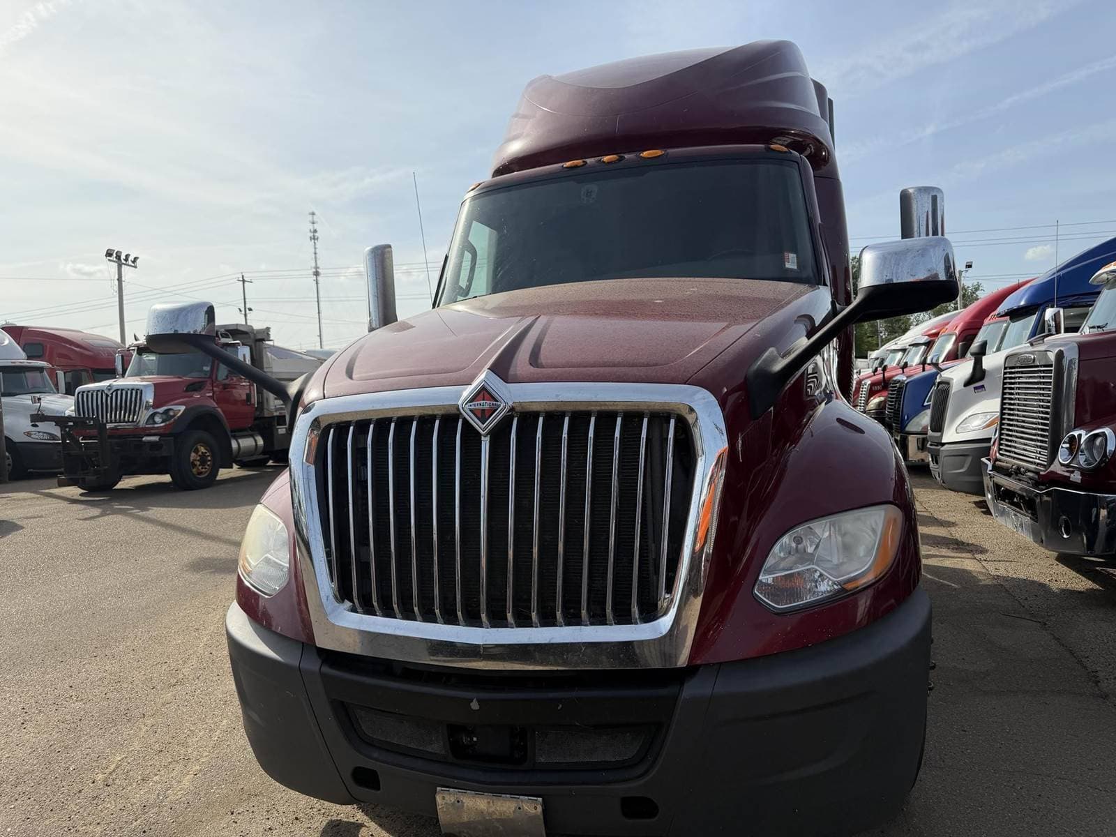 2020 International LT625 image 3