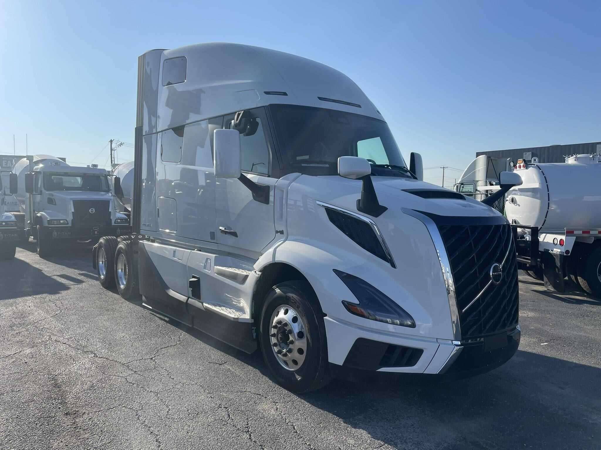 2026 Volvo NEW VNL image 3