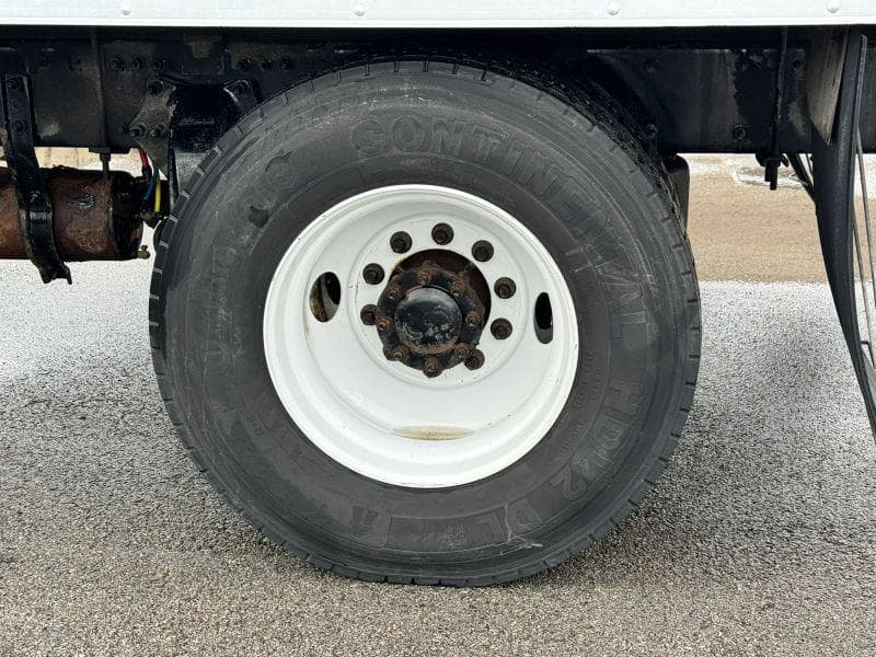 2019 Freightliner M2 106 image 32