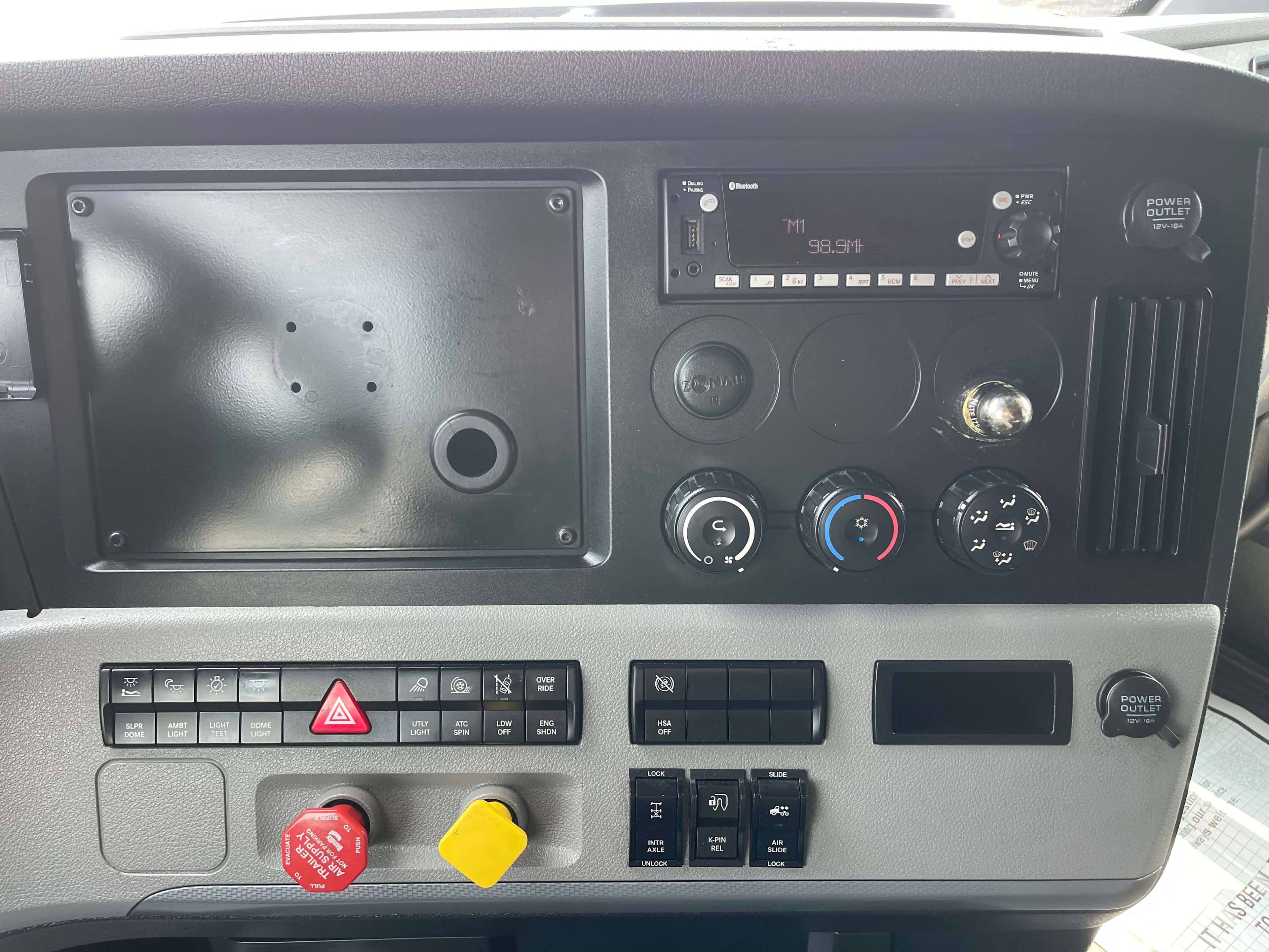 2022 Freightliner Cascadia 126 image 22