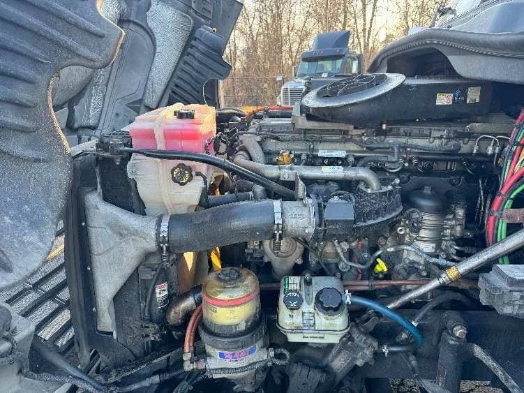 2018 Freightliner Cascadia image 2