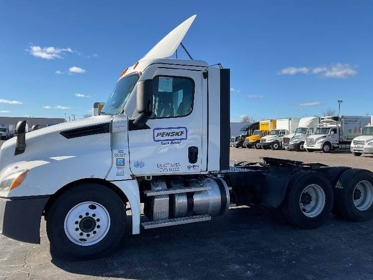 2021 Freightliner Cascadia image 9