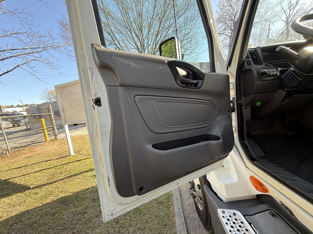 2018 International LT625 image 10