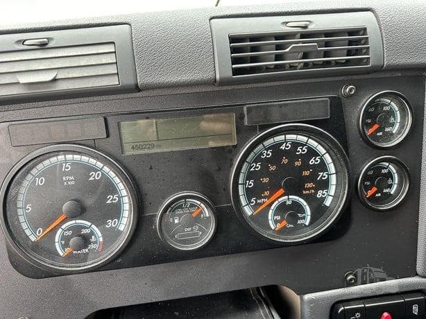 2018 Freightliner Cascadia image 18